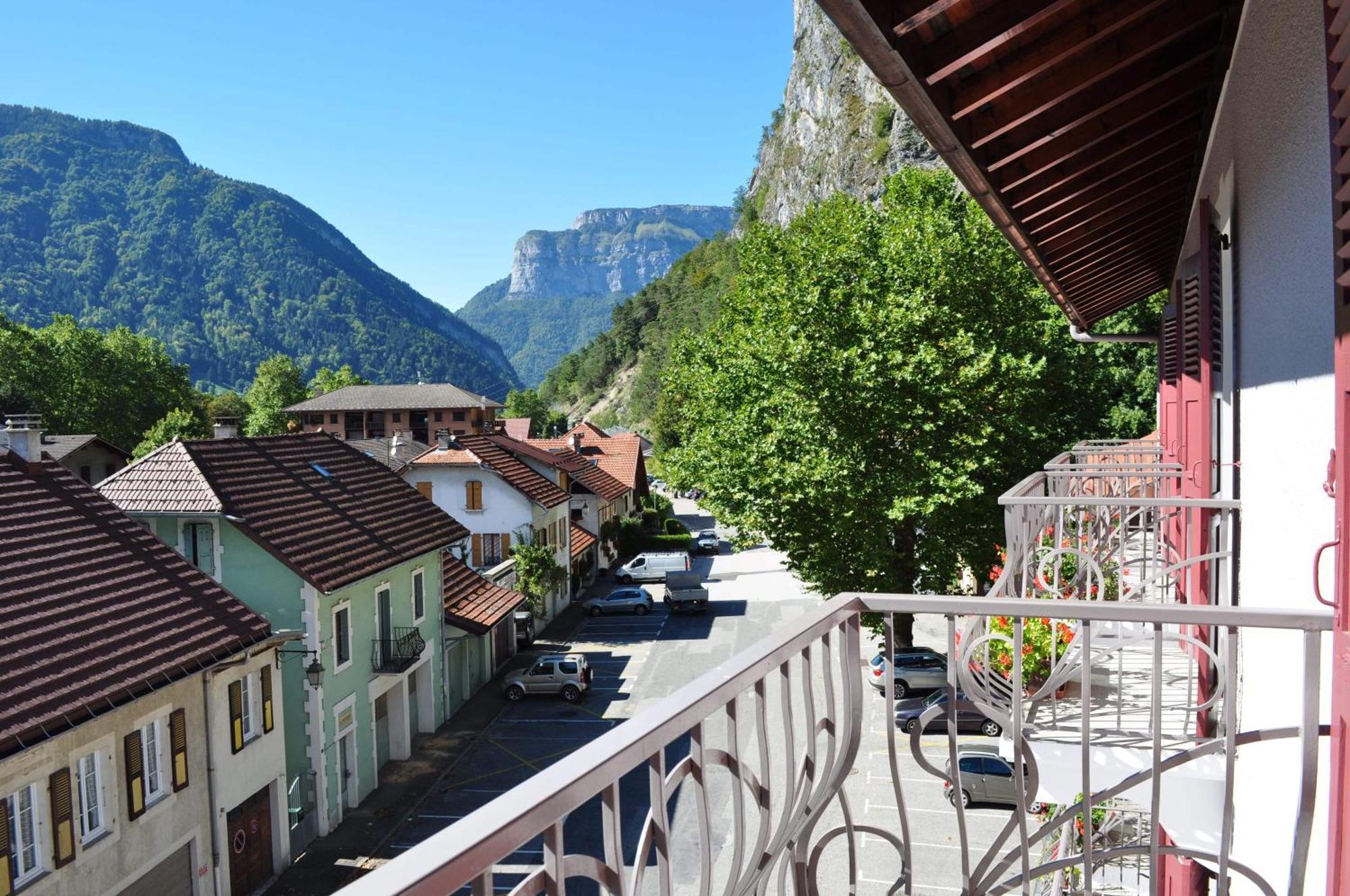 Hotel Et Appart'Hotel De L'Hermitage Thones Ngoại thất bức ảnh