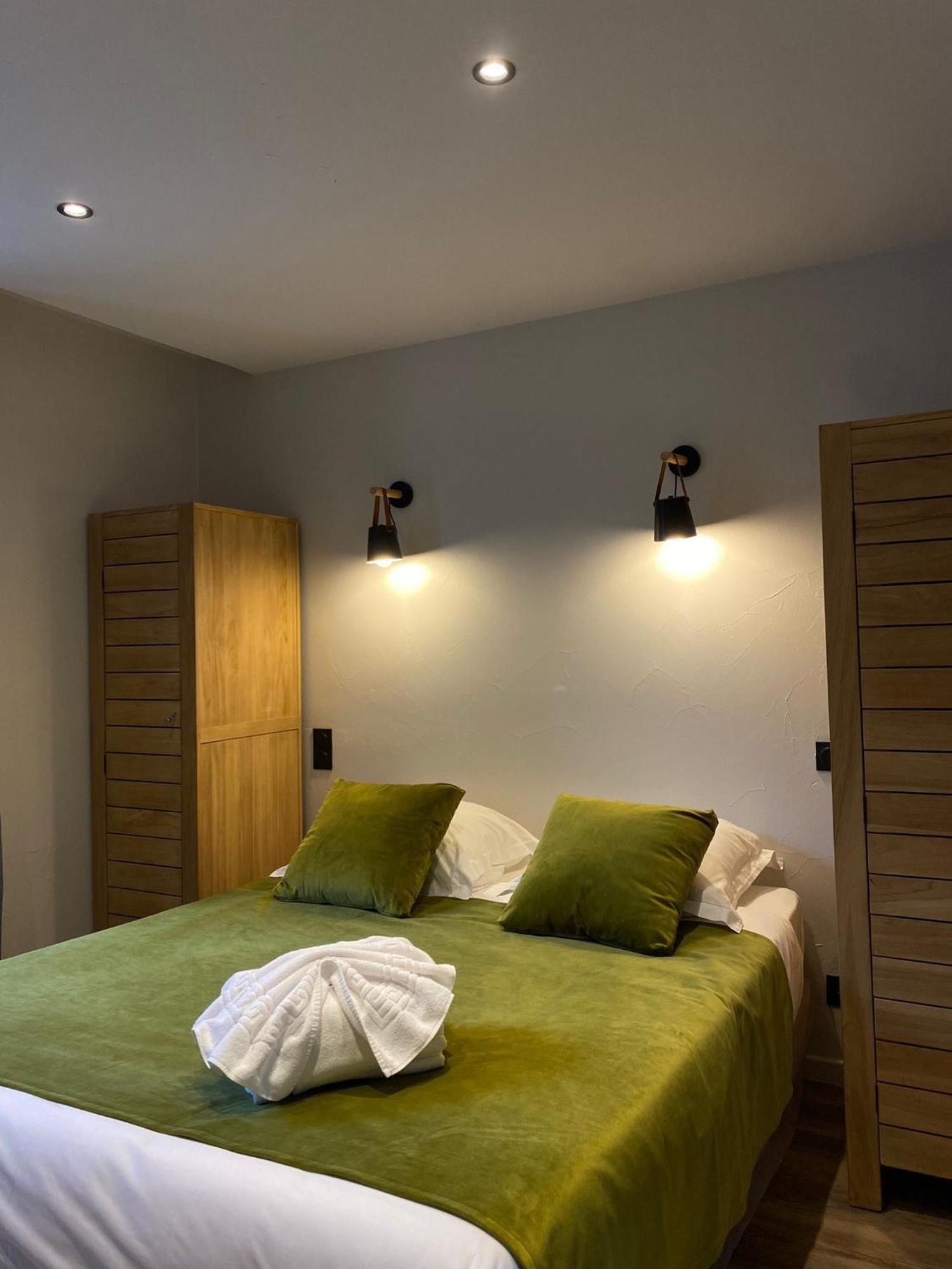Hotel Et Appart'Hotel De L'Hermitage Thones Ngoại thất bức ảnh