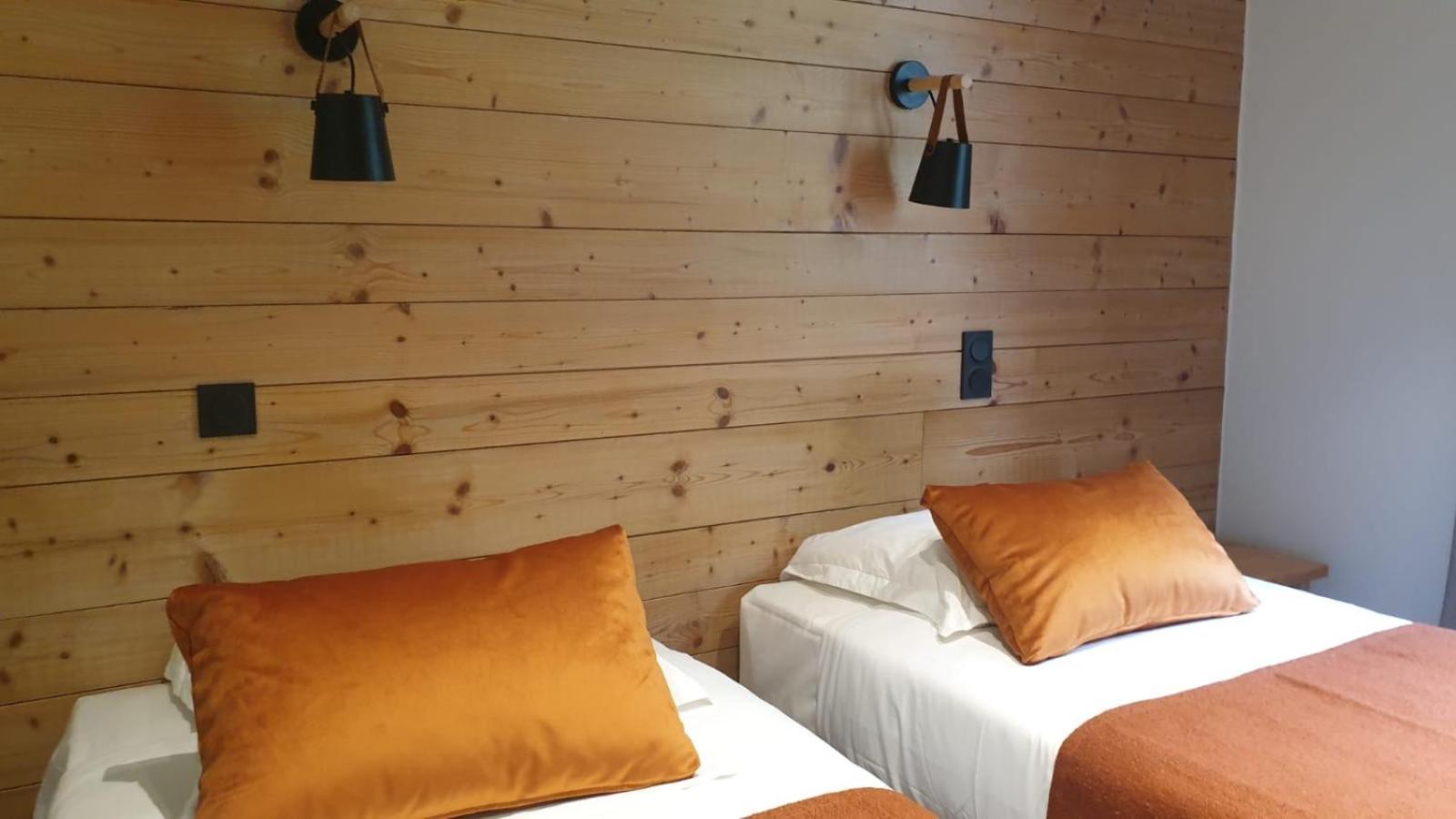Hotel Et Appart'Hotel De L'Hermitage Thones Ngoại thất bức ảnh