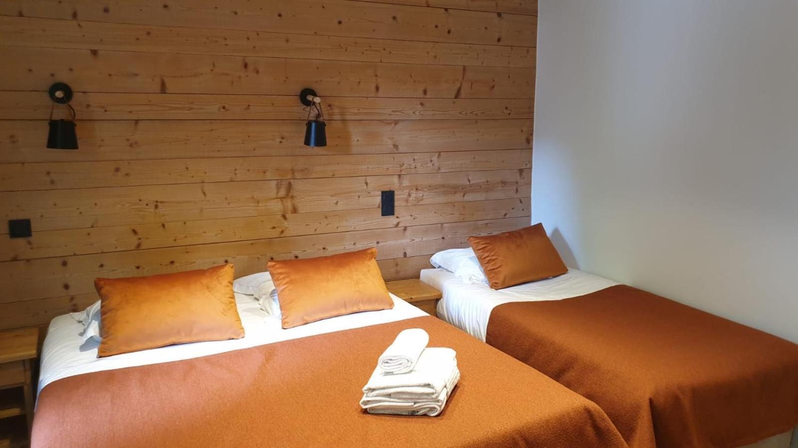 Hotel Et Appart'Hotel De L'Hermitage Thones Ngoại thất bức ảnh