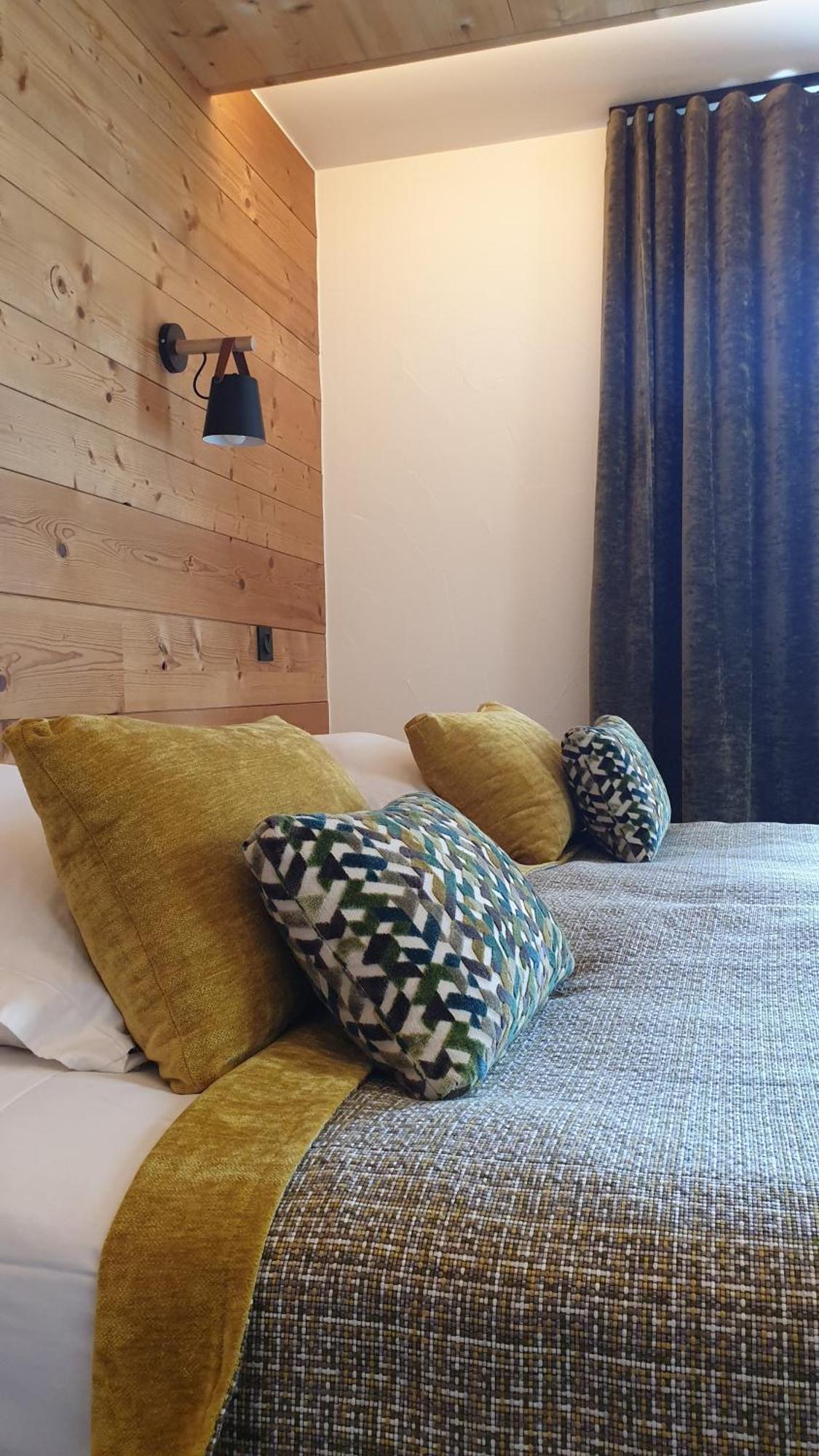 Hotel Et Appart'Hotel De L'Hermitage Thones Ngoại thất bức ảnh